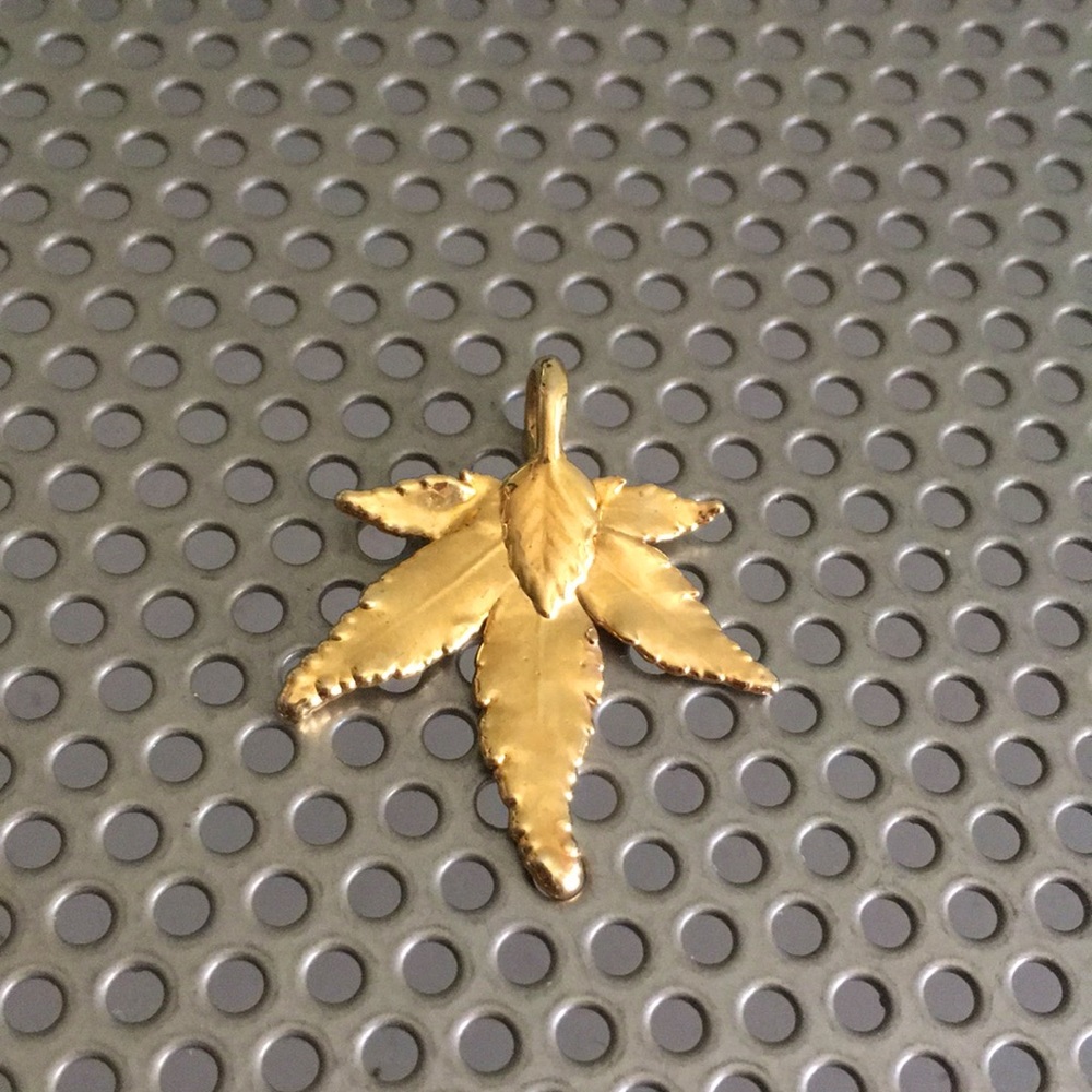 24k Gold Dipped Maple Leaf Pendant - image 1
